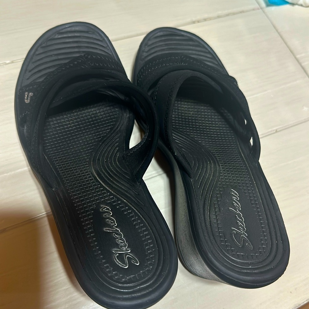 Sketchers sandals
